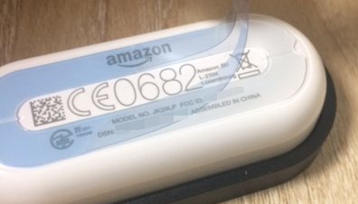 Amazon Dash Button 裏側は繰り返し使える粘着テープ